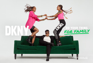 Η DKNY συνεχίζει την DO YOUR THING καμπάνια της, φέρνοντας στο προσκήνιο τις αληθινές αξίες