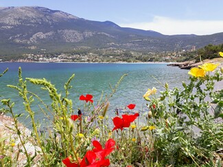 12 κοντινές αποδράσεις για να μπείτε σε καλοκαιρινό mood