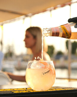 Το Schweppes δίνει χαρακτήρα στο ελληνικό καλοκαίρι