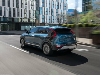 Στο τιμόνι του τρισυπόστατου Kia Niro νέας γενιάς