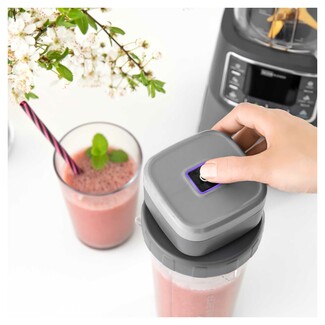Το SENCOR Super Vacuum Blender διατηρεί τα θρεπτικά συστατικά σε φρούτα και λαχανικά έως και 24 ώρες, αποθηκεύοντας τον χυμό τους σε κενό αέρος.