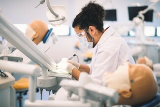 H πρώτη πανεπιστημιακή οδοντιατρική κλινική στο Ευρωπαϊκό Πανεπιστήμιο Κύπρου