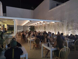AGOSTO Bar - Restaurant Ένα εστιατόριο στο νησί της Ίου, που σας προ(σ)καλεί να το επισκεφθείτε