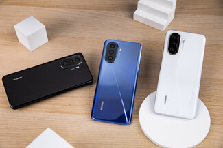 Τα 2 smartphones που θα μας βοηθήσουν να απολαύσουμε το καλοκαίρι λίγο παραπάνω