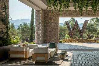 W Costa Navarino: Το νέο ξενοδοχειακό θέρετρο της Μεσσηνίας