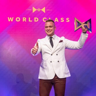 WORLD CLASS GLOBAL BARTENDER OF THE YEAR 2022 Ο ADRIAN MICHALCIK