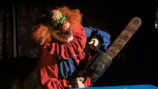 Gamers, Cosplayers και Spooky Clowns σε ένα τρομακτικό θέαμα στο Allou! Fun Park