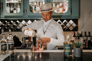 Juan Coronado: «Aυτό που αγαπώ περισσότερο είναι να μοιράζομαι την tequila μας με τρόπο που φέρνει τους ανθρώπους κοντά»