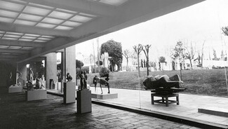 Απόηχοι κλονισμένου μεγαλείου ανάμεσα στα γλυπτά 