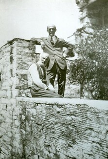 Απόηχοι κλονισμένου μεγαλείου ανάμεσα στα γλυπτά 
