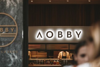 Lobby Athens: Ένα meeting point για φαγητό και ποτό στην καρδιά της Αθήνας