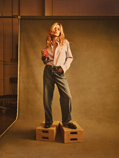 Η Tommy Hilfiger παρουσιάζει την καμπάνια Classics Reborn για την άνοιξη του '23