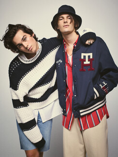 Η Tommy Hilfiger παρουσιάζει την καμπάνια Classics Reborn για την άνοιξη του '23