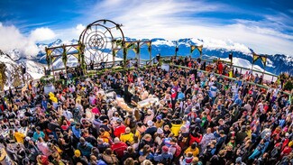 Ζήσαμε την εμπειρία του Tomorrowland Winter παρέα με 3 διάσημους Έλληνες