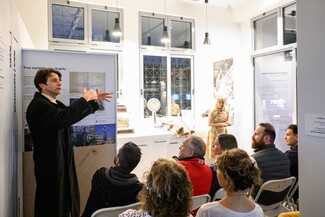 «Επόμενη Στάση: Κυψέλη»: Η sold out θεατρική διαδρομή επιστρέφει για 2η σεζόν στη Δημοτική Αγορά Κυψέλης