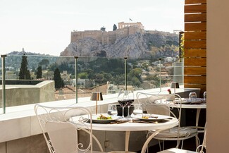 Οι γεύσεις και τα αρώματα της Ελλάδας έχουν τον πρώτο λόγο στο ανανεωμένο μενού του Art Lounge Rooftop στο NEW Hotel
