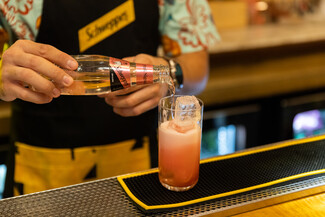 Στο 42 Barstronomy μετά τη δουλειά για την πιο μοναδική Schweppes cocktail εμπειρία