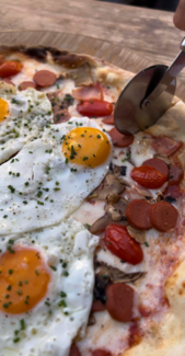 Στην πλατεία Αγίας Ειρήνης το αγαπημένο μας School Pizza Bar παρουσιάζει το νέο του concept για τα κυριακάτικα πρωινά