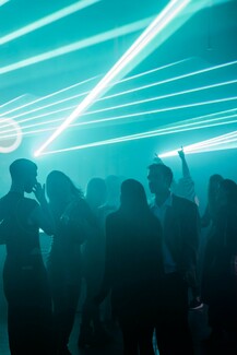 Reveal your senses: Πώς μια casual Τρίτη στο Art Factory εξελίχθηκε στο πιο glorious party