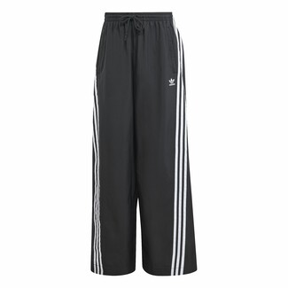 Τα Three Stripes στο Madwalk: Sneak peak στα πιο fresh ρούχα και παπούτσια της adidas
