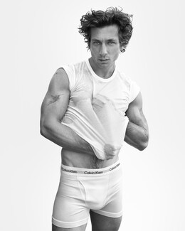 Ο Jeremy Allen White πρωταγωνιστής στη νέα καμπάνια της Calvin Klein για την Άνοιξη 2024