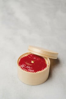 Το καλύτερο cheesecake της Αθήνας, κορμάκια και γυαλιά βγαλμένα από τα '90s