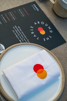 Mastercard: Η απόλυτη foodie εμπειρία του Around the table επιστρέφει