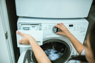 4+2 tips για να είναι το πλυντήριο ρούχων σου πάντα καθαρό