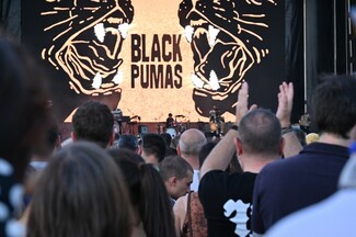 Οι Thievery Corporation μεταμόρφωσαν την Πλατεία Νερού σε πολυπολιτισμικό dancefloor