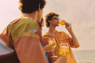 Το πιο καλοκαιρινό aperitivo έχει γλυκόπικρη γεύση και καθόλου αλκοόλ