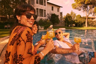 Τα καλοκαιρινά απογεύματα θέλουν aperitivo με γλυκόπικρη γεύση και καθόλου αλκοόλ