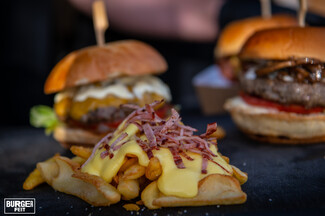 Burger Fest 24 x efood: Η γιορτή των burgers επιστρέφει με δύο ζουμερά τριήμερα