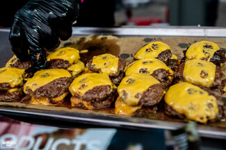 Burger Fest 24 x efood: Η γιορτή των burgers επιστρέφει με δύο ζουμερά τριήμερα