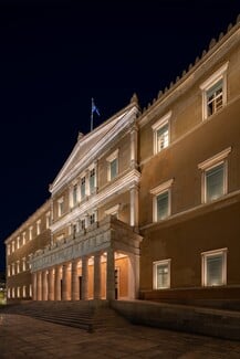 Νέος φωτισμός ανάδειξης του Μεγάρου της Βουλής και του Μνημείου του Αγνώστου Στρατιώτη