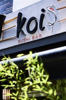 Δέκα χρόνια KOI: Πώς τα Koi Sushi Bars άλλαξαν τη φιλοσοφία του σούσι στην Ελλάδα