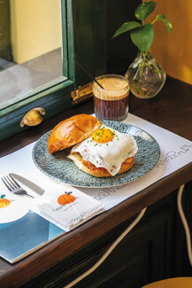 Νeratzia: Brunch που έχει πάντα κάτι νέο να σου πει
