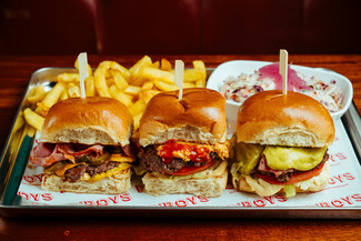 Po’ Boys: 7 χρόνια φαγούρας με νέες γεύσεις slow smoked BBQ