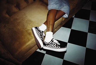 Vans: Η Little Simz πρωταγωνιστεί στη νέα καμπάνια της Vans για το Premium Old Skool