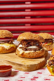 Τα Pax Burgers τώρα και στο Χαλάνδρι