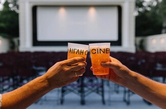 Aνοίγει το θερινό σινεμά ΑΙΓΛΗ με ταινίες πρώτης προβολής στον κήπο της Αθήνας