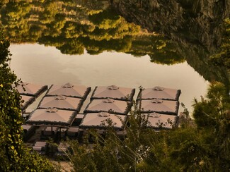 LAKE VOULIAGMENI x ZEUS + ΔIONE: Μια στρατηγική σύµπραξη στο πιο εµβληµατικό φυσικό τοπόσηµο της Αθηναϊκής Ριβιέρας