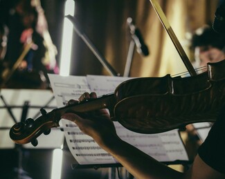 Melodies 4 Life: Νέοι καλλιτέχνες ενώνουν τις φωνές τους για καλό σκοπό