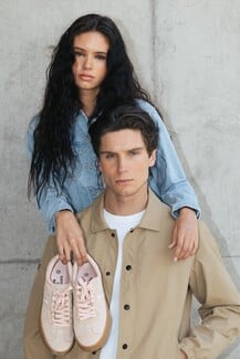 Η νέα συλλογή της Superdry συνδυάζει την ενέργεια του streetwear με cool καλοκαιρινά vibes