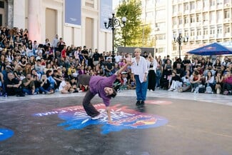 Έλα το Σάββατο 14 Μαΐου στον ελληνικό τελικό του κορυφαίου street dance event, Red Bull Dance Your Style, και ψήφισε τον μεγάλο νικητή.