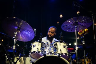 Dave Holland: Ο θρύλος της τζαζ Ντέιβ Χόλαντ έρχεται στο Ηρώδειο