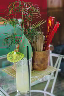 Tiki bar: Εξωτικά vibes που αλλάζουν το καλοκαίρι στην Αθήνα