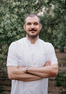Chefs on fire: Καταξιωμένοι σεφ βάζουν και φέτος «φωτιά» στη γαστρονομία του W Costa Navarino