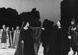 Η Λυδία Κονιόρδου στη μαγεία της Επιδαύρου