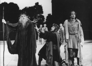 Η Λυδία Κονιόρδου στη μαγεία της Επιδαύρου