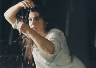 Ακούγεσαι Λυδία, Ακούγεσαι ίσαμε το στάδιο